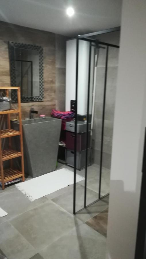Hotel Maryse Douvrin Habitación foto
